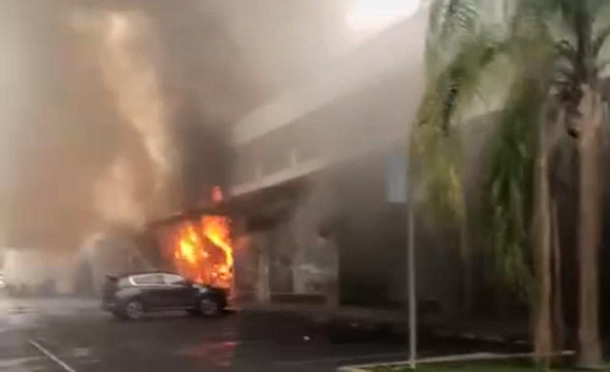 Moviliza incendio en restaurante en San Pedro Garza García. Foto: Protección Civil Nuevo León