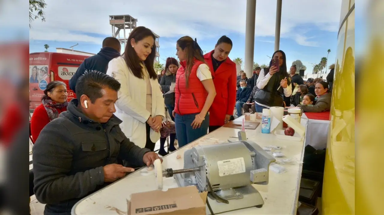 Cuando menos fueron entregados 650 auxiliares auditivos sin costo alguno. Foto: Cortesía.