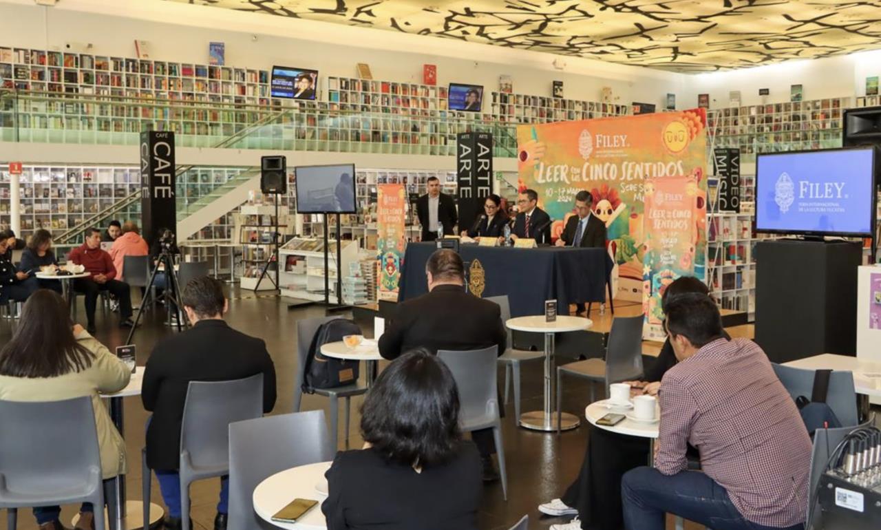 Durante una rueda de prensa realizada en Ciudad de México, organizadores de la Filey invitaron al público en general a asistir al evento literario más grande del sureste mexicano.- Foto de la Uady