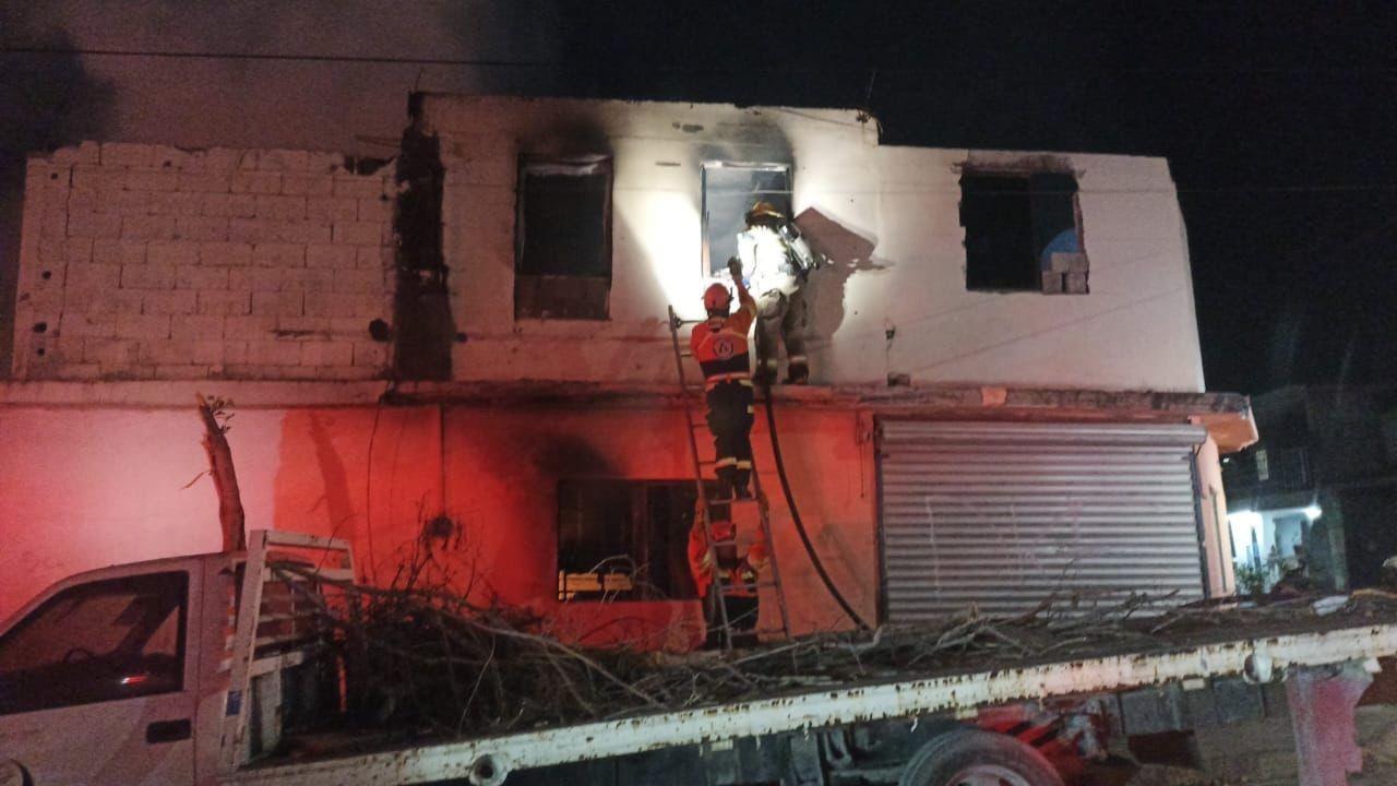 Un hombre murió en medio del incendio de su casa. Foto. Raymundo Elizalde