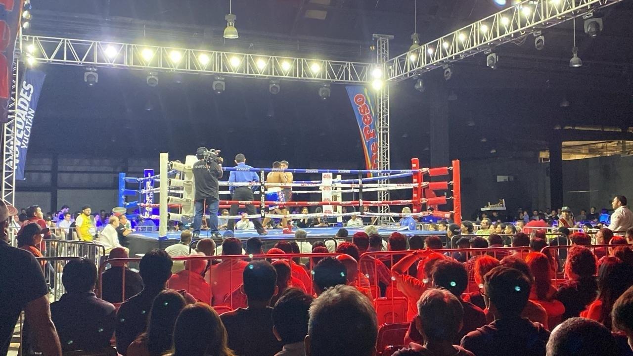 La primera función de boxeo profesional en Mérida se realizó en el Centro de Convenciones Siglo XXI Foto: Alejandro Zapata