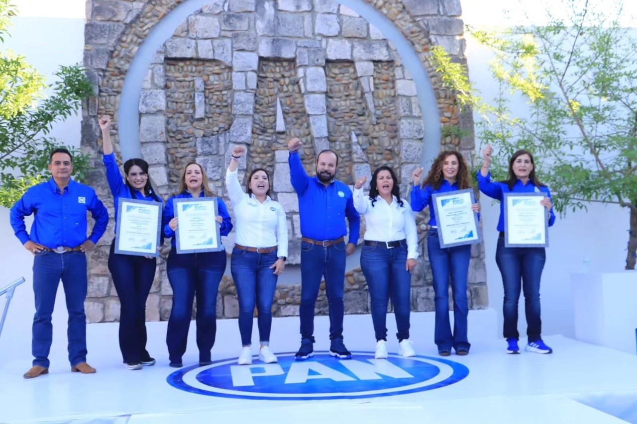 Este domingo se entregaron constancias a quienes competirán por una candidatura federal en el PAN. Foto: Cortesía.