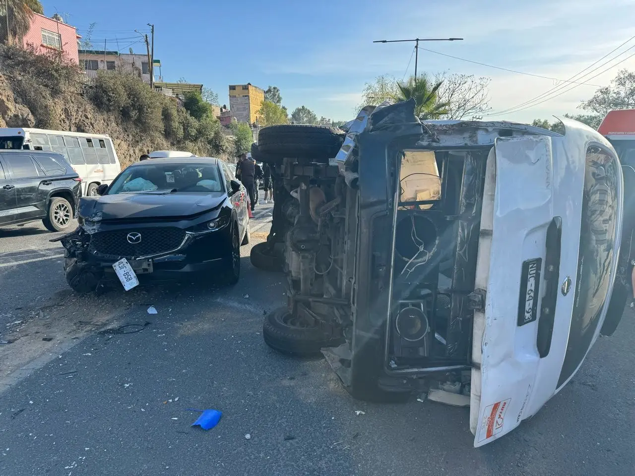 La unidad de la ruta 21 fue impactada en la parte trasera por otro vehículo particular. Imagen: POSTA