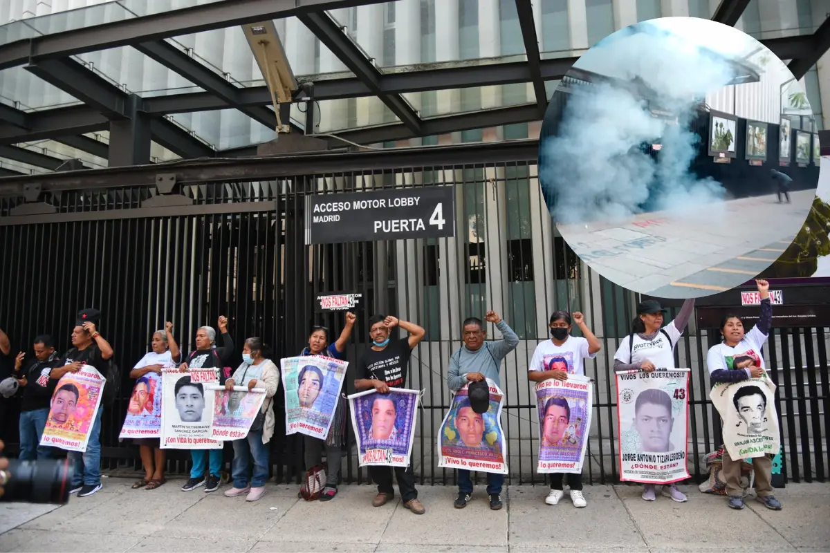 Manifestantes por desaparecidos de Ayotzinapa lanzan petardos al Senado CDMX. Foto: Especial