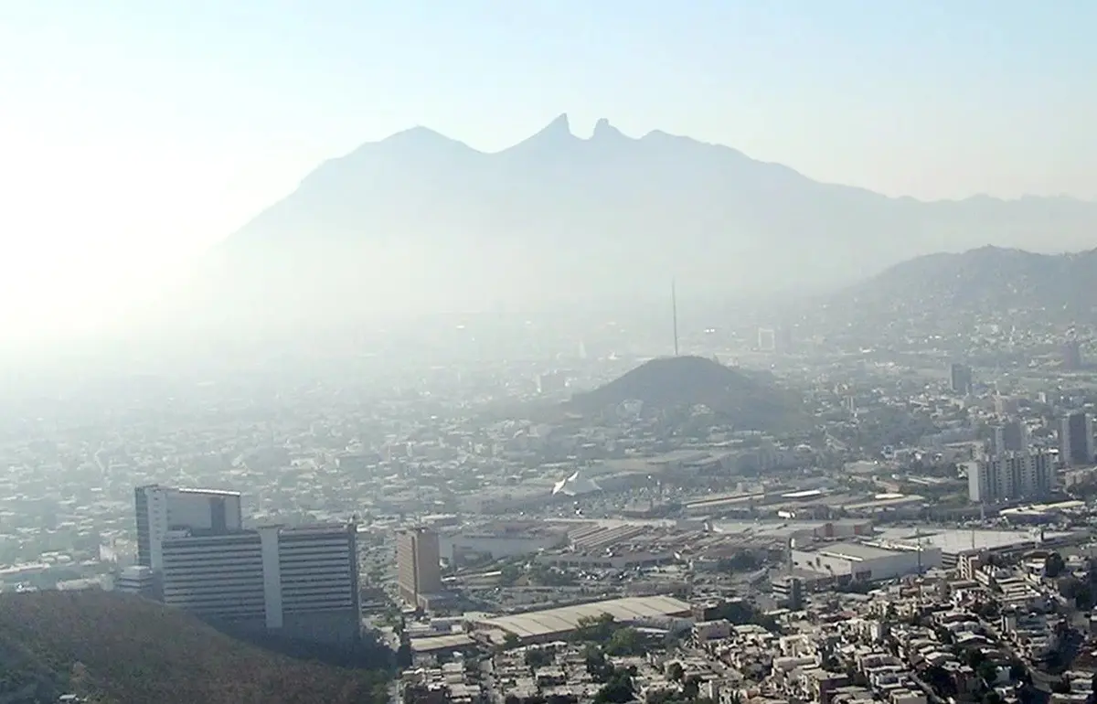 Monterrey espera rachas de viento de entre 60 a 65 kilómetros por hora y tolvaneras para esta tarde. Foto: Galt Energy