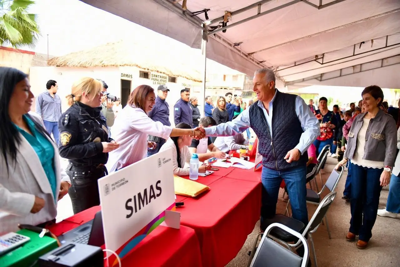 El alcalde Román Alberto Cepeda supervisó la brigada. (Fotografía: Gobierno de Torreón)