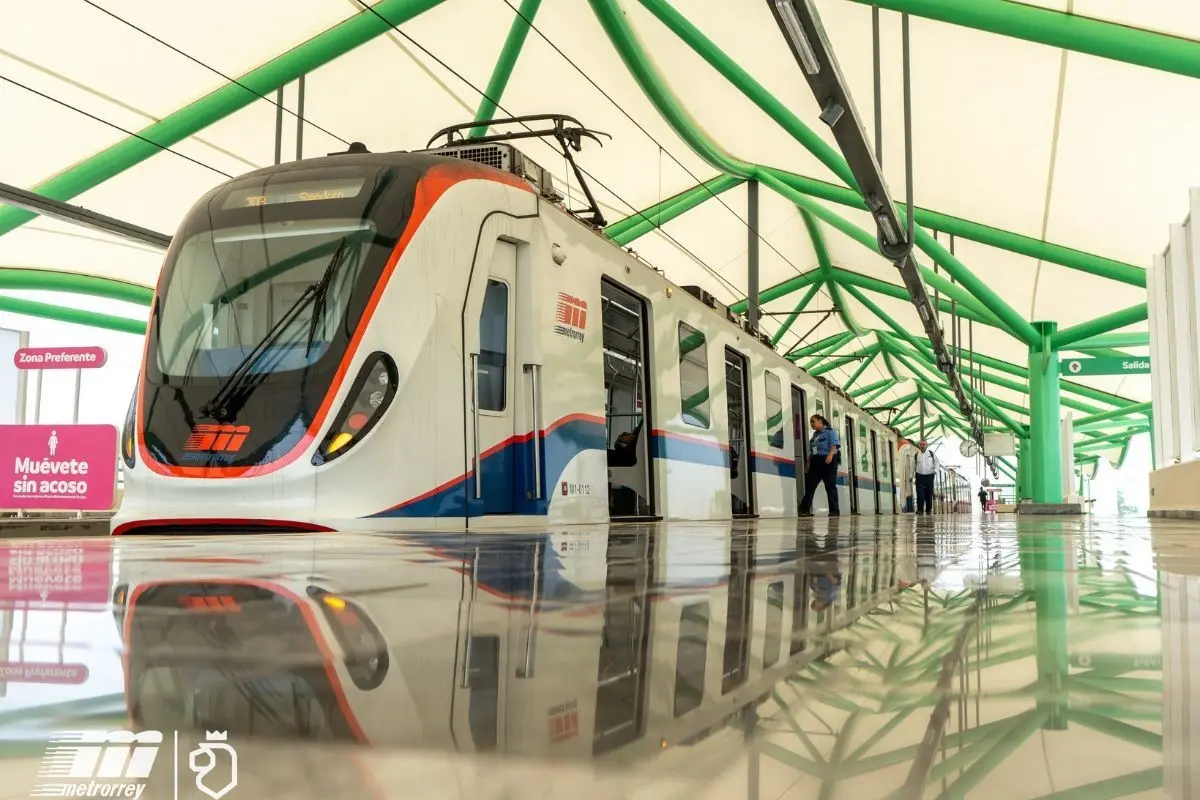 Foto: Los usuarios fueron alertados por el personal de Metrorrey durante su arribo a las estaciones. X Metrorrey Oficial NL