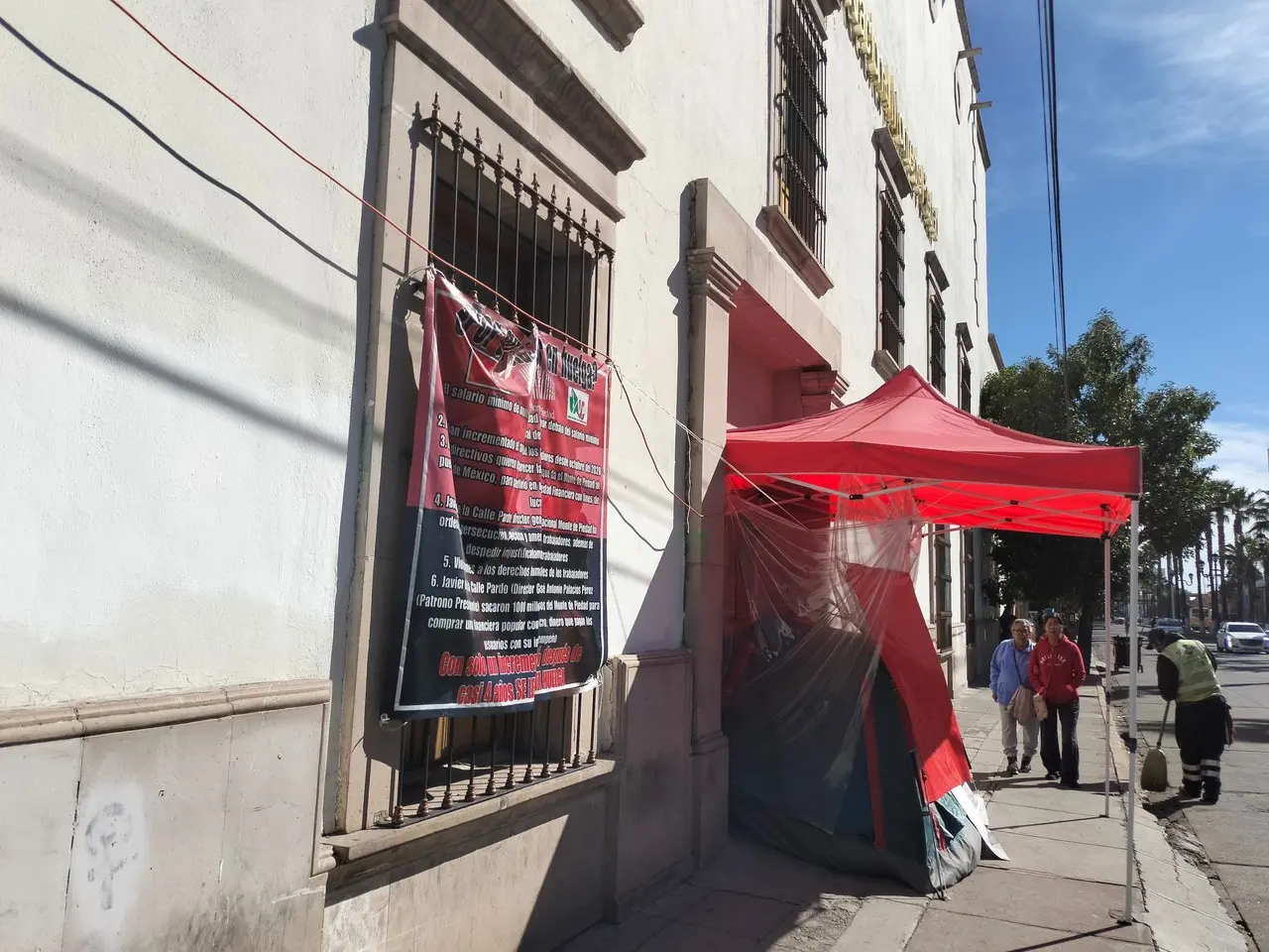 Podría darse por terminada la huelga de los trabajadores del Monte de Piedad, votarán por la propuesta al incremento a salario y prestaciones. Foto: Isaura Retana.