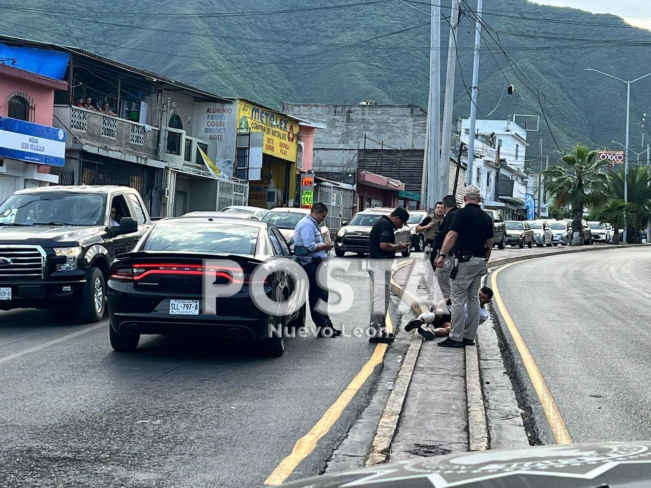 La persona herida, quien aún no ha sido identificada, presenta lesiones en el tórax y una pierna Foto: Raymundo Elizalde