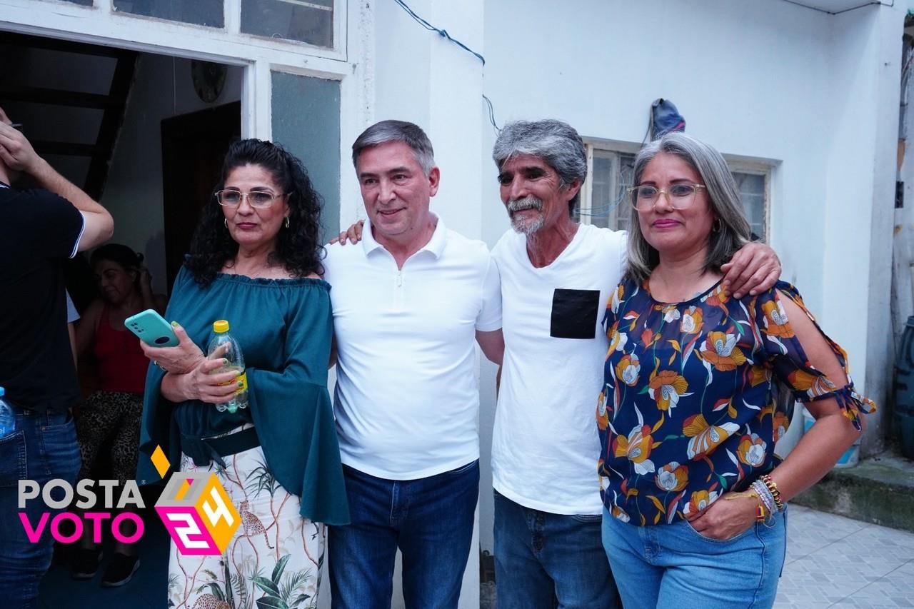 Vecinos de la colonia se unieron a la celebración, mientras un grupo de música colombiana amenizaba la velada con canciones dedicadas al candidato de Movimiento Ciudadano. Foto: Especial.