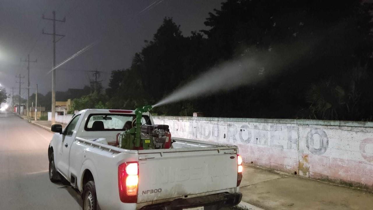 Autoridades sanitarias de Yucatán informaron sobre una fumigación masiva que se realizará esta semana en Mérida y otros puntos del estado para combatir al mosquito transmisor del dengue y otras enfermedades.- Foto de la SSY