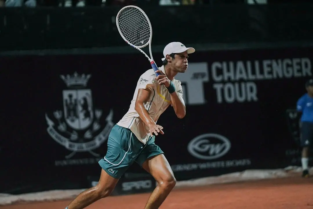 El tenista yucateco Rodrigo Pacheco logró obtener la victoria en su primer duelo correspondiente al torneo Yucatan Open del Challenger Tour de la  ATP que se realiza por primera vez en Yucatán.- Foto de Alex Zapara Sosa