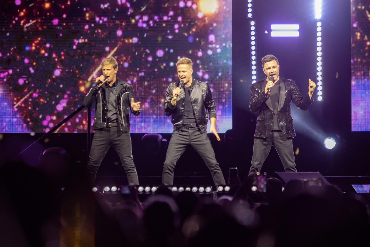 Westlife presentó dentro de su repertorio un medley con éxitos del grupo ABBA. Fotos. Cortesía Zignia Live