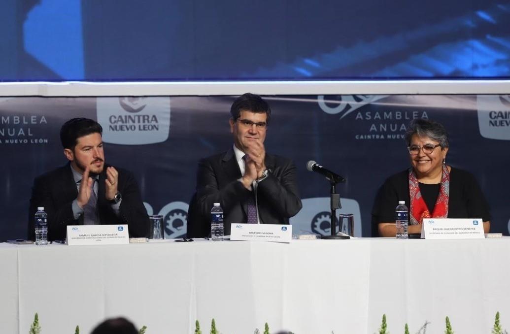 La funcionaria estuvo presente en la Octagésima Asamblea Anual de la Cámara de la Industria de Transformación de Nuevo León. Foto: Especial.