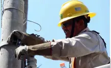 Más de 250 personas se quejan por apagones y altos precios, en la CFE Mérida