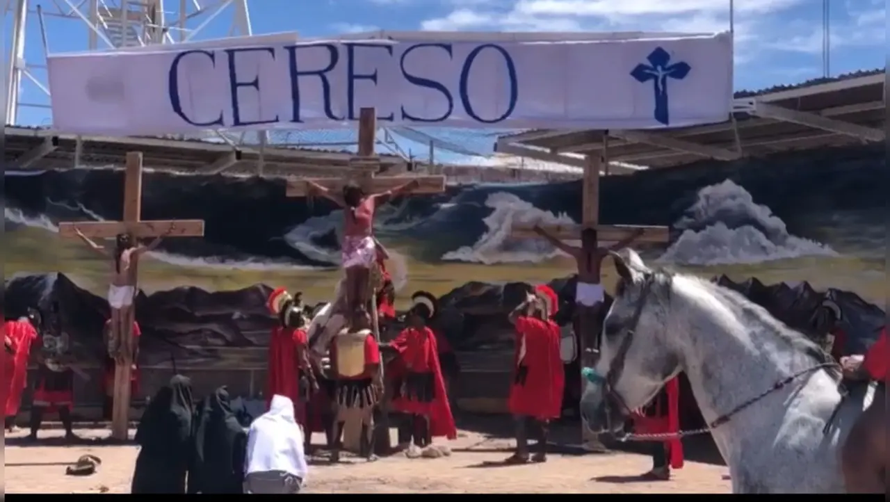 Más de 2500 espectadores estuvieron presentes durante la presentación del vía crucis en el CERESO. Foto: Cortesía.