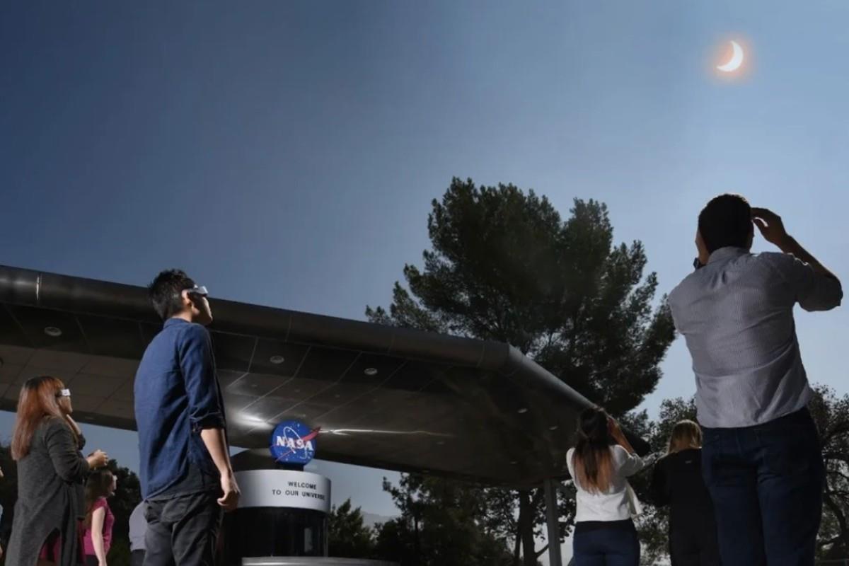 Personas observando eclipse Foto: Agencia Espacial Mexicana