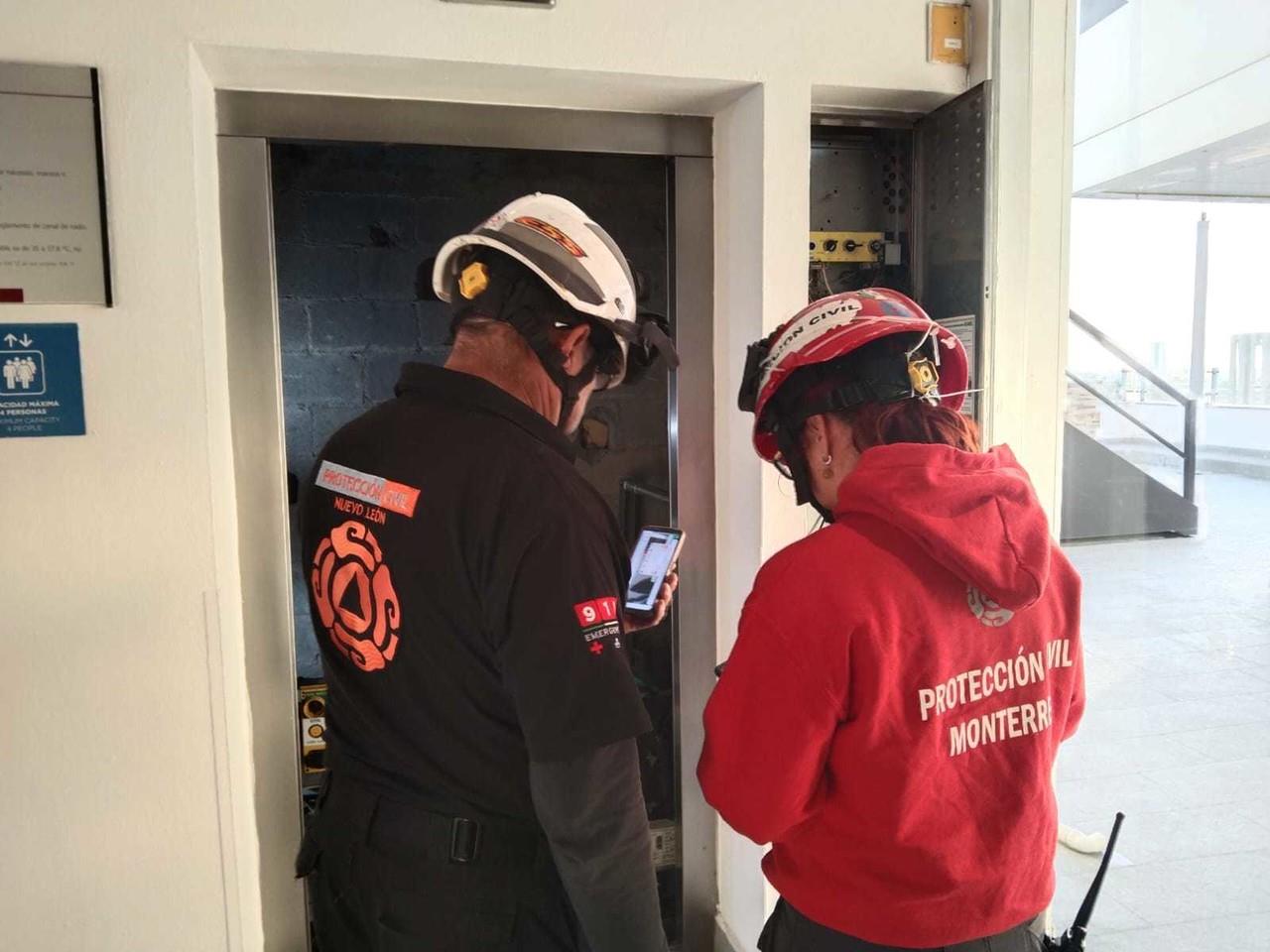 Al arribar los rescatistas, los afectados ya habían sido auxiliados y se encontraban en buen estado de salud. Foto: Protección Civil de Nuevo León.