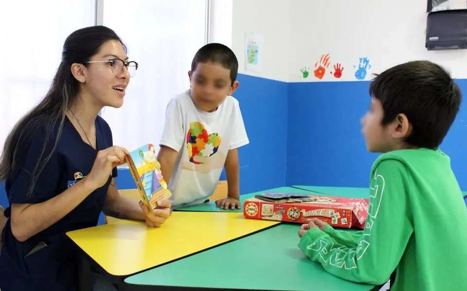 En México, se estima que alrededor de 6 mil 200 personas nacen al año con autismo. Foto: Abrazando su desarrollo