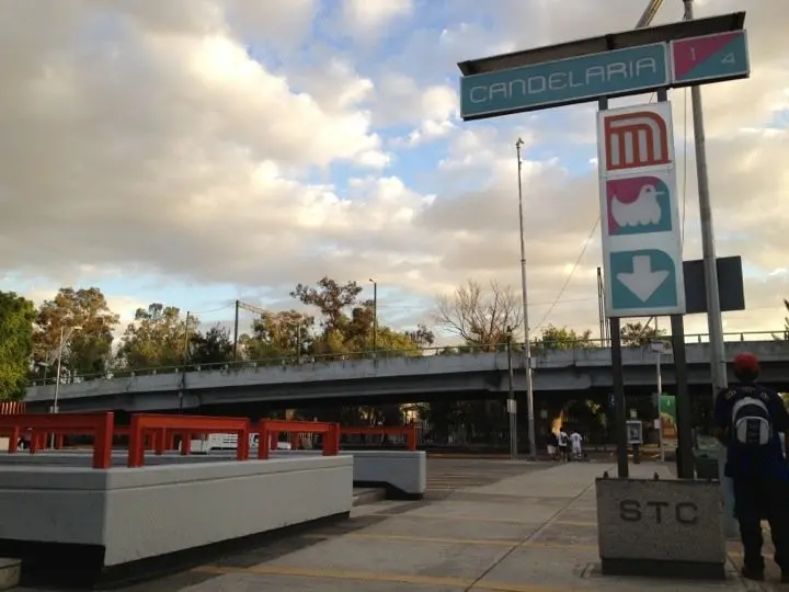 Persona se arroja presuntamente a las vías del Metro de CDMX.    Foto: Especial