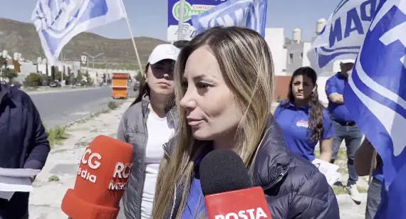 Amal Esper mencionó que entre las peticiones más recurrentes que ha escuchado en las colonias que ha visitado están el tema de baches, movilidad y plazas públicas. (Fotografía: Claudia Almaraz)