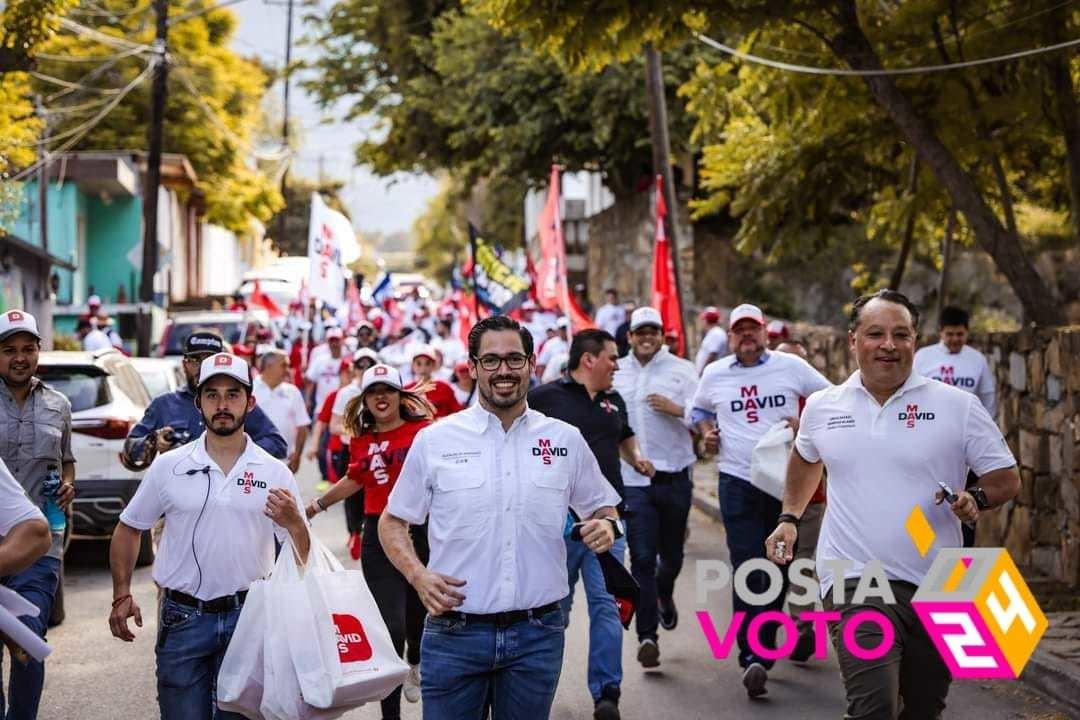 David de la Peña continúa con sus recorridos por las distintas comunidades de Santiago, como Villa del Rosario y El Barrial. Foto: Especial.