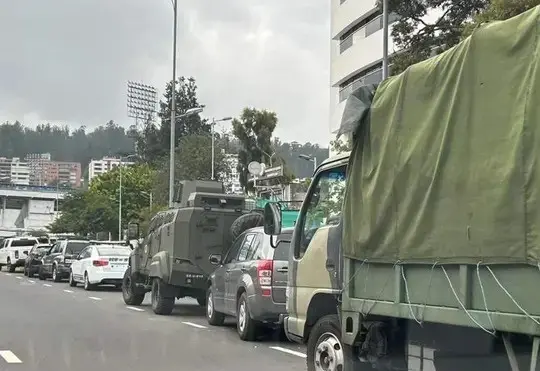 Las autoridades ecuatorianas no han ofrecido detalles sobre el aumento de la seguridad en la zona cercana a la embajada. Foto: Telecuador.