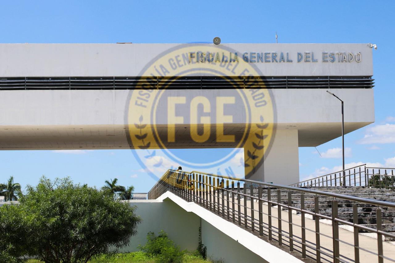 Un sujeto fue detenido en el fraccionamiento Montevideo de Mérida  por portación de armas y ataques a un servidor público.- Foto de la FGE