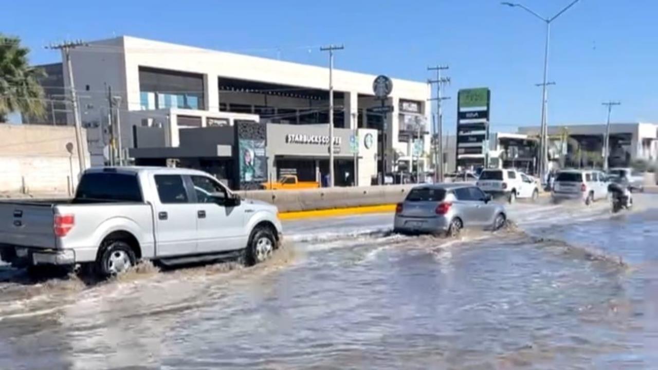 Se genera trafico por desborde de canal de riego / Foto: Como La Laguna Ninguna