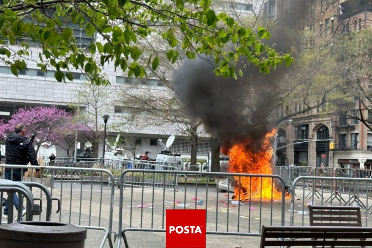 Hombre se incendia fuego en corte de Nueva York. Foto tomada de: X @Argenpoirot