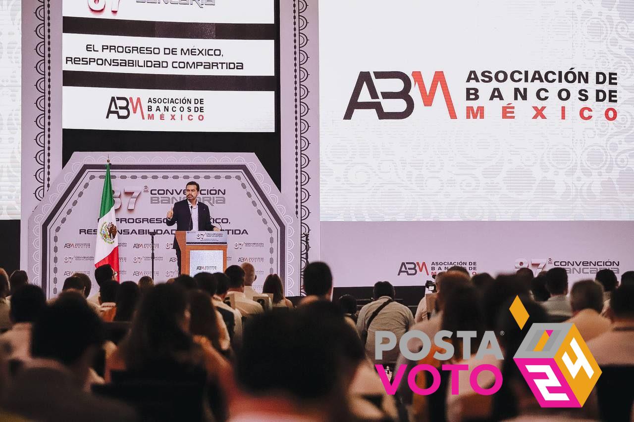 El canadidato de Movimiento Ciudadano a la presidencia, Jorge Álvarez Máynez, frente a la Asociación de Bancos de México presentando su visión de México Nuevo. Foto: Cortesía