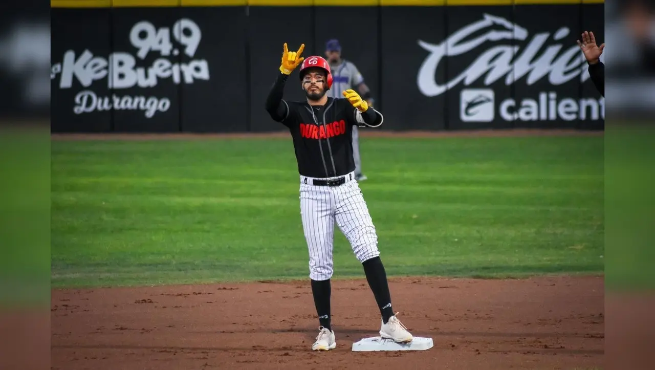 Jugador de Caliente durante el segundo de la serie ante Dorados de Chihuahua. Foto: Facebook Caliente de Durango.