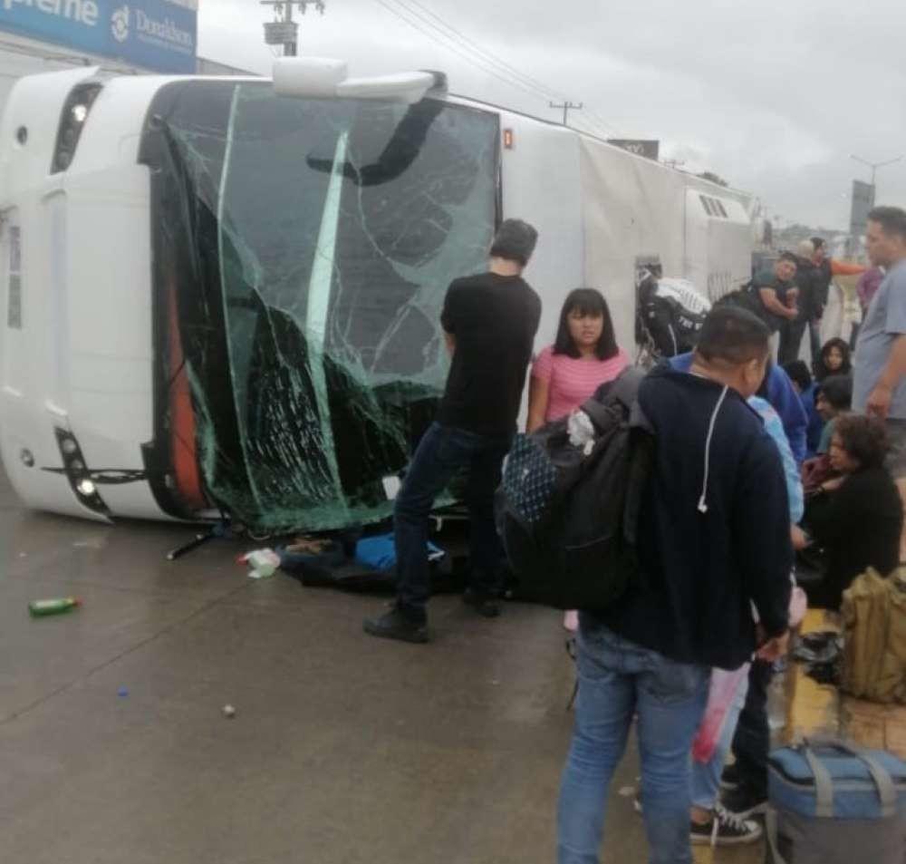 Volcadura de un camión de transporte en Allende. Foto. PCNL