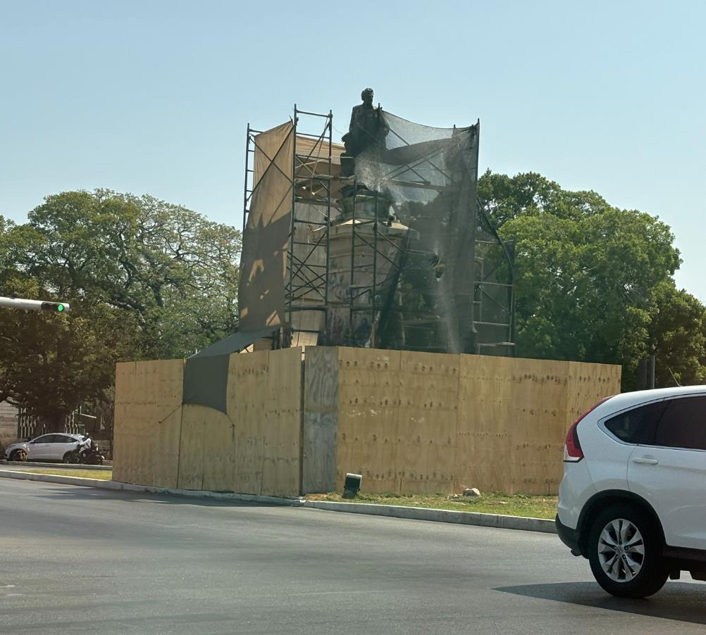 Autoridades informaron que las restauraciones a dos monumentos en Paseo de Montejo quedarán en el mes de julio de este año.- Foto de Alejandra Vargas