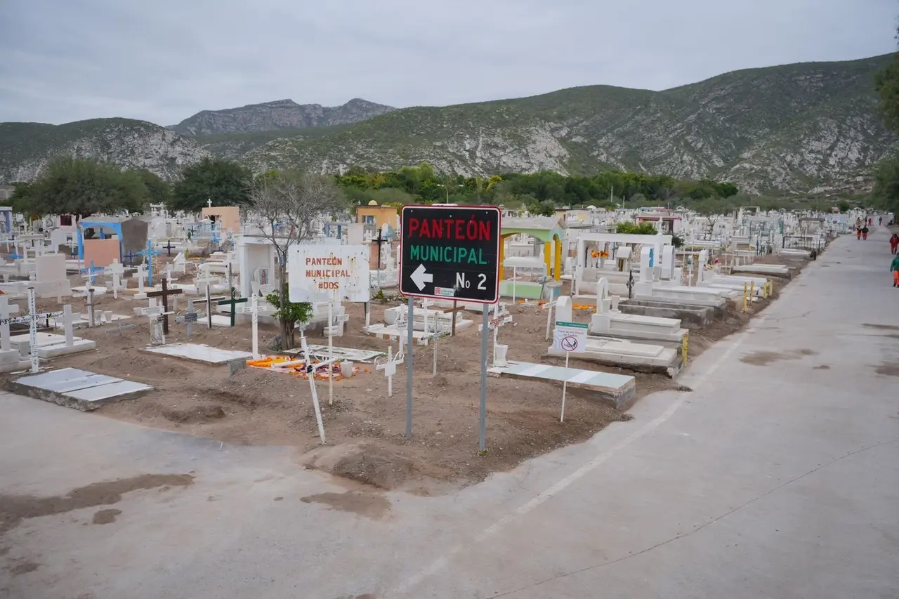 El día 10 de mayo, los elementos de Tránsito y Vialidad dirigirán el tráfico en las áreas más concurridas de los panteones municipales. (Fotografía: Gobierno de Torreón)