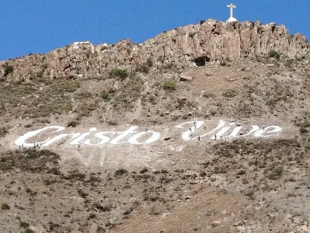 La congregación evangélica Cristo Vive tiene nueve días para regresar al símbolo que se autorizó previamente. (Fotografía: Redes sociales)