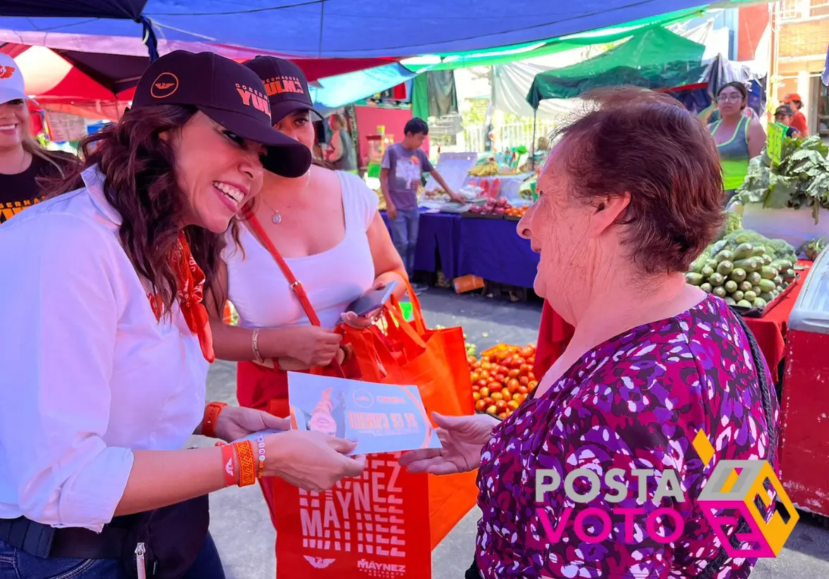 Los vendedores del tianguis Girasoles, inquietos por la incertidumbre en torno a quienes cobran cuotas, solicitaron a la candidata Yulma Rocha de Movimiento Ciudadano medidas de seguridad. Foto: Salvador Pacheco / POSTA