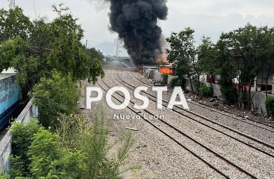 La humareda se podía ver desde varios metros en la zona. Foto: Raymundo Elizalde.