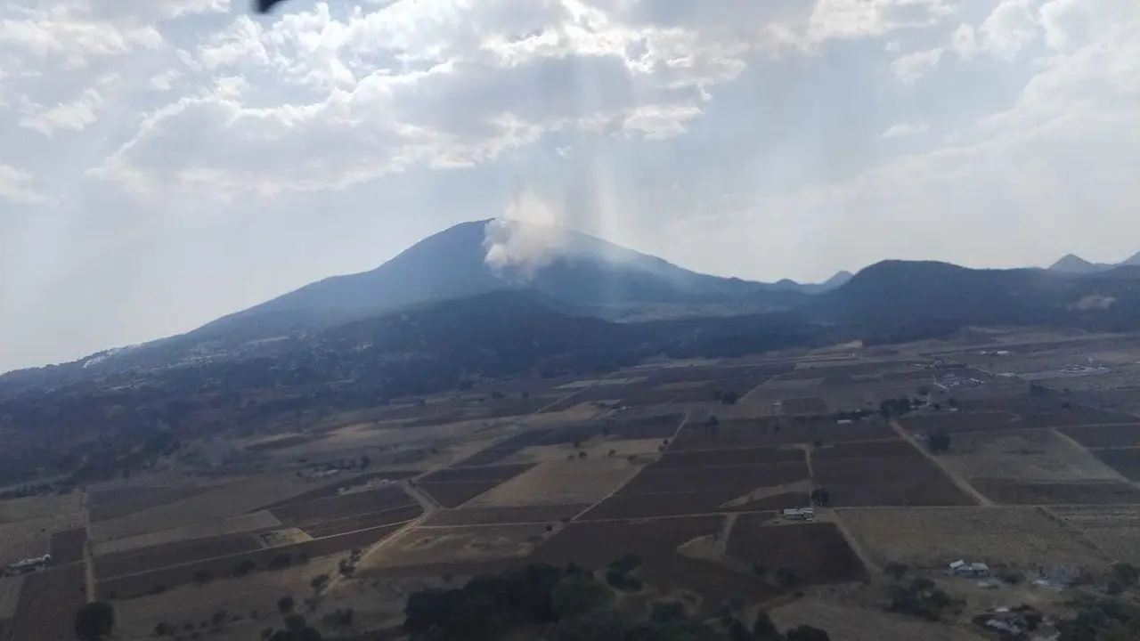 El Grupo Relámpagos realizó seis descargas de agua sobre el incendio. Imagen: GEM