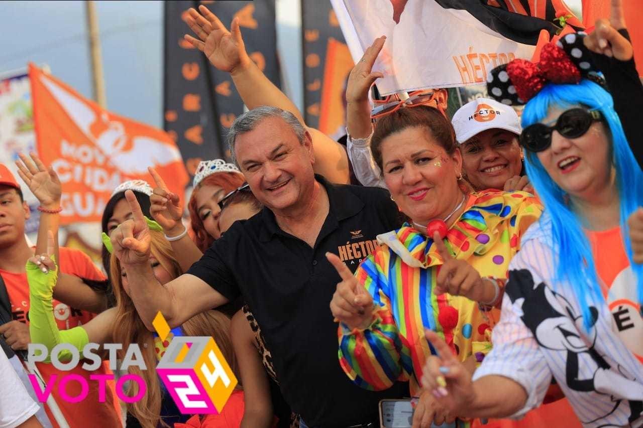 El candidato emecista, encabezó los festejos junto a su equipo de campaña. Foto: Armando Galicia.