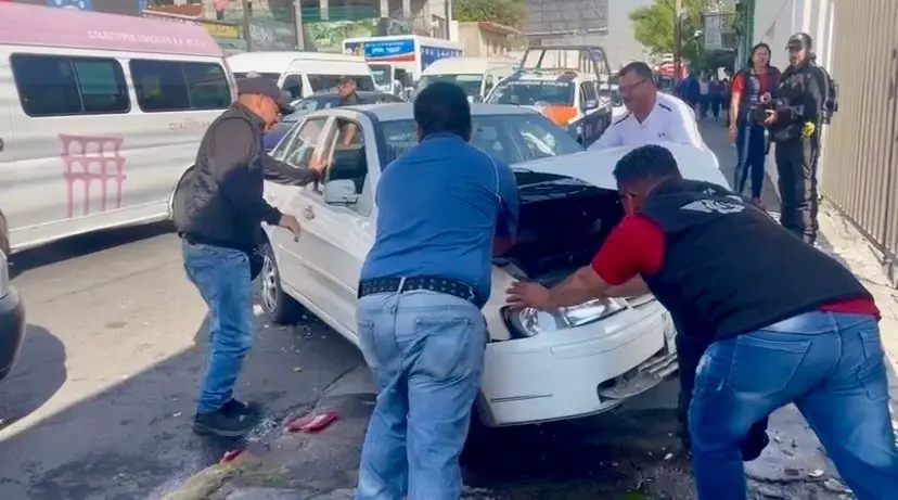 Aparatoso accidente en vía Morelos deja un lesionado en Ecatepec. Foto: POSTA