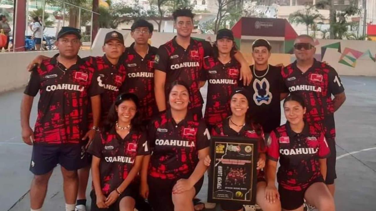 Selección coahuilense de beisbol posando después del encuentro nacional / Foto: Instituto Estatal del Deporte de Coahuila