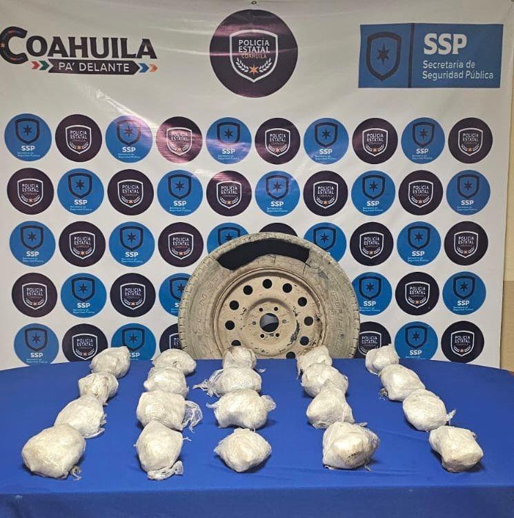 La droga y el vehículo fueron asegurados por la Policía Estatal.  (Fotografía: Gobierno de Coahuila)