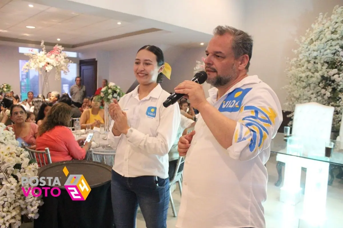 El Candidato de la Coalición Sigamos Haciendo Historia, Andrés Mijes, presentando su propuesta de campaña. Foto: Coalición Sigamos Haciendo Historia