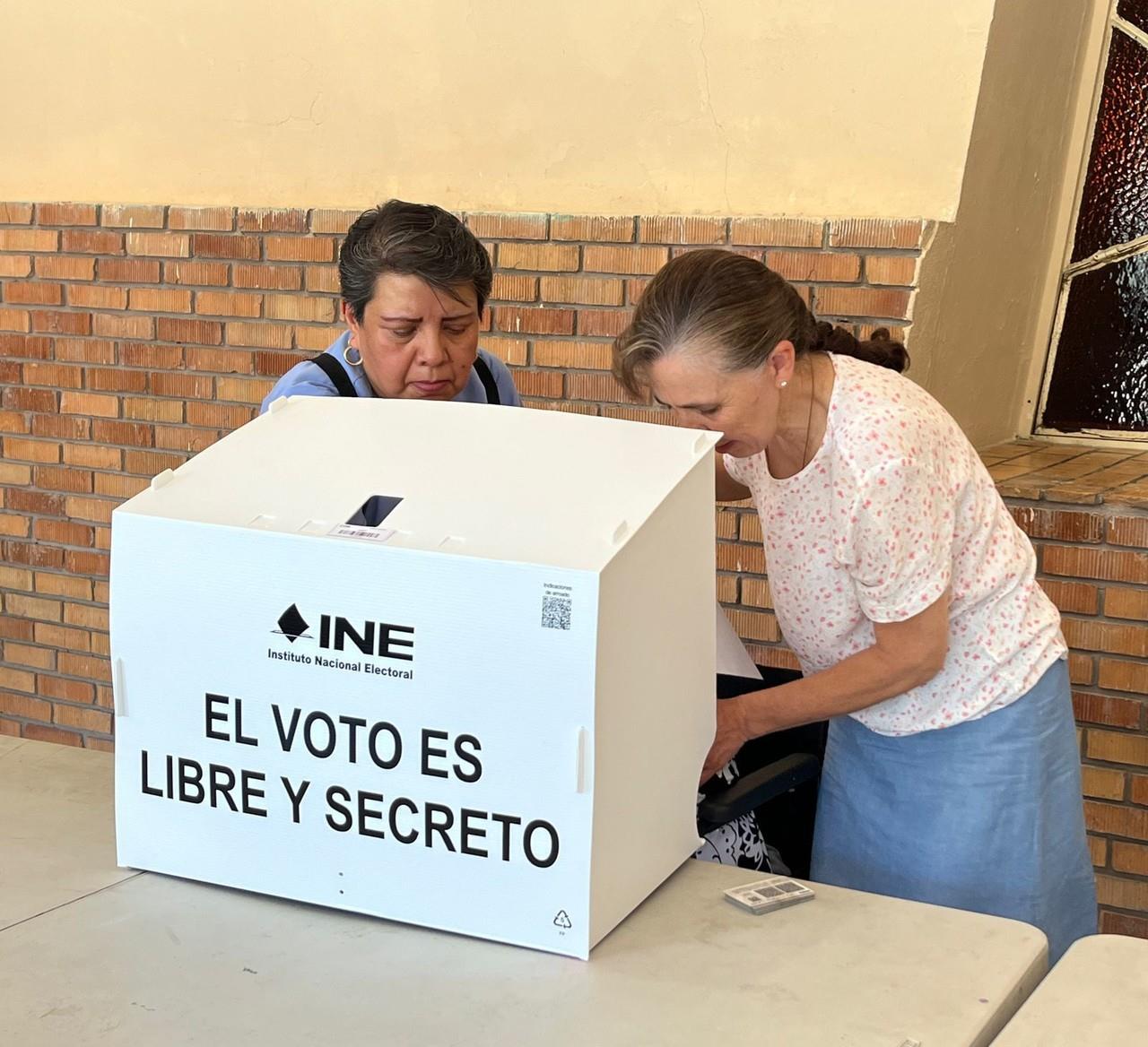 Las personas con problemas de movilidad podrán votar desde su vehículo.  (Fotografía: Leslie Delgado)