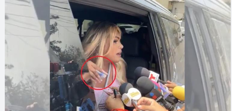 Wendy pidió a los reporteros que no se sintieran por darles el dinero para que mitigaran el calor comprándose aguas y refrescos. Foto. Captura YouTube Eden Dorantes Oficial.