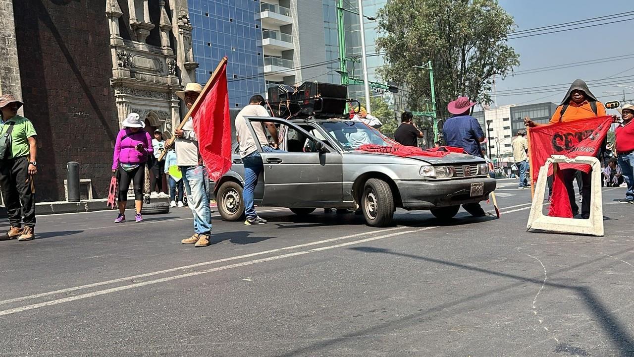 Cierre vial de la CNTE. Foto: Ramón Ramírez