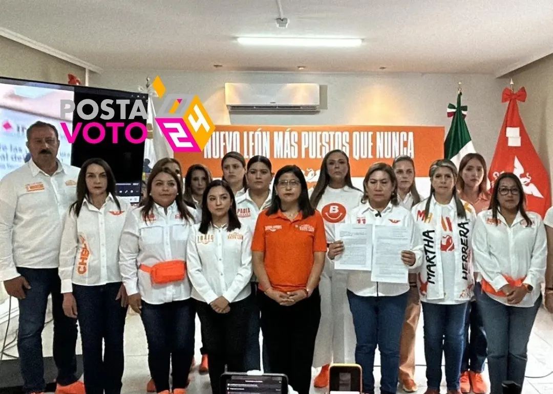 Laura Paula López acompañada por los demás candidatos a diputadas y diputados de Movimiento Ciudadano. Foto: Movimiento Ciudadano Nuevo León.