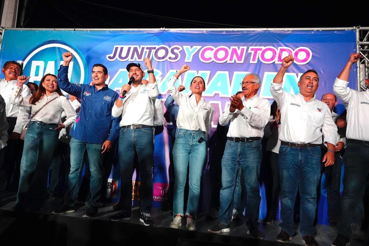 Reunión de las coaliciones Fuerza y Corazón por México y Juntos por BCS. I Foto: Marko Cortés, Facebook.