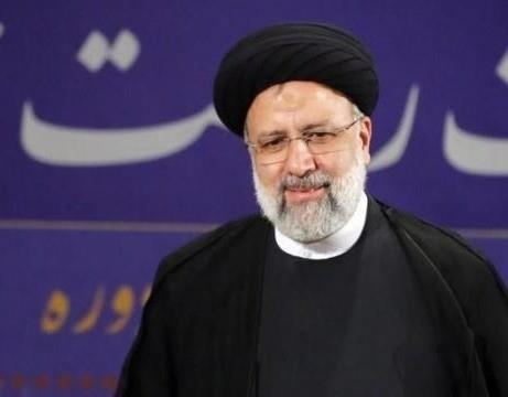 Ebrahim Raisi, en una conferencia de la junta liga de los países árabes en Omán. Foto: BBC.